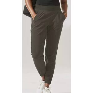 Athleta Textured Brooklyn Jogger women Sz 8 Olive Green Athleisure Travel Pants